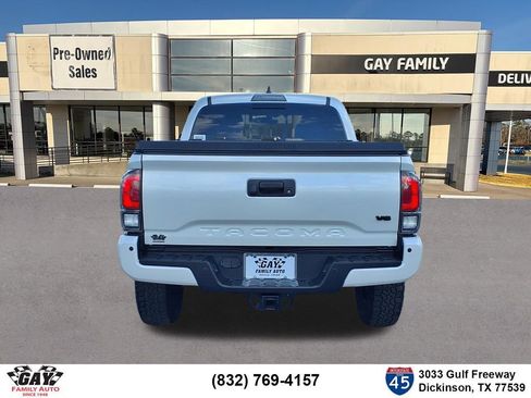 Used 2021 Toyota Tacoma TRD Sport w/ TRD Premium Sport Package AWD/4WD image 20