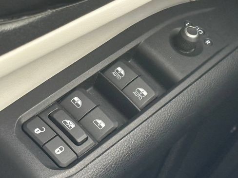 Used 2022 Jeep Compass Limited w/ Elite Group AWD/4WD image 35