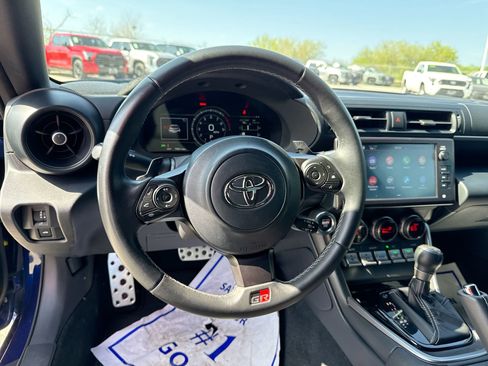 Used 2025 Toyota GR86 Premium image 11