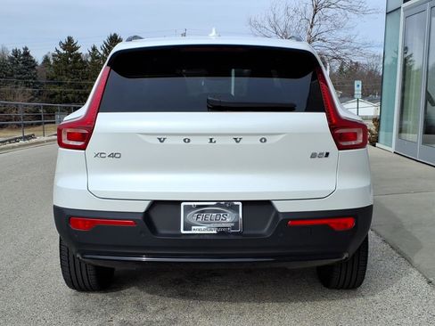 Certified 2023 Volvo XC40 B5 Plus w/ Climate Package image 4