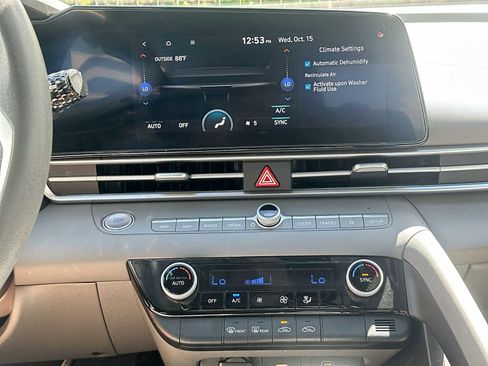 Used 2024 Hyundai Elantra SEL image 16