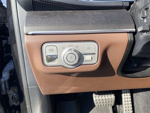 Used 2024 Mercedes-Benz GLS 450 4MATIC image 15