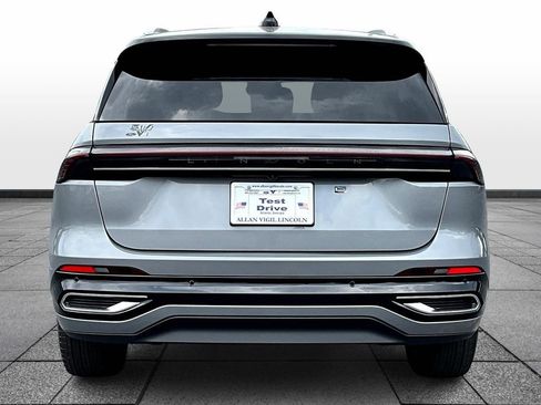 Used 2024 Lincoln Nautilus Reserve image 4