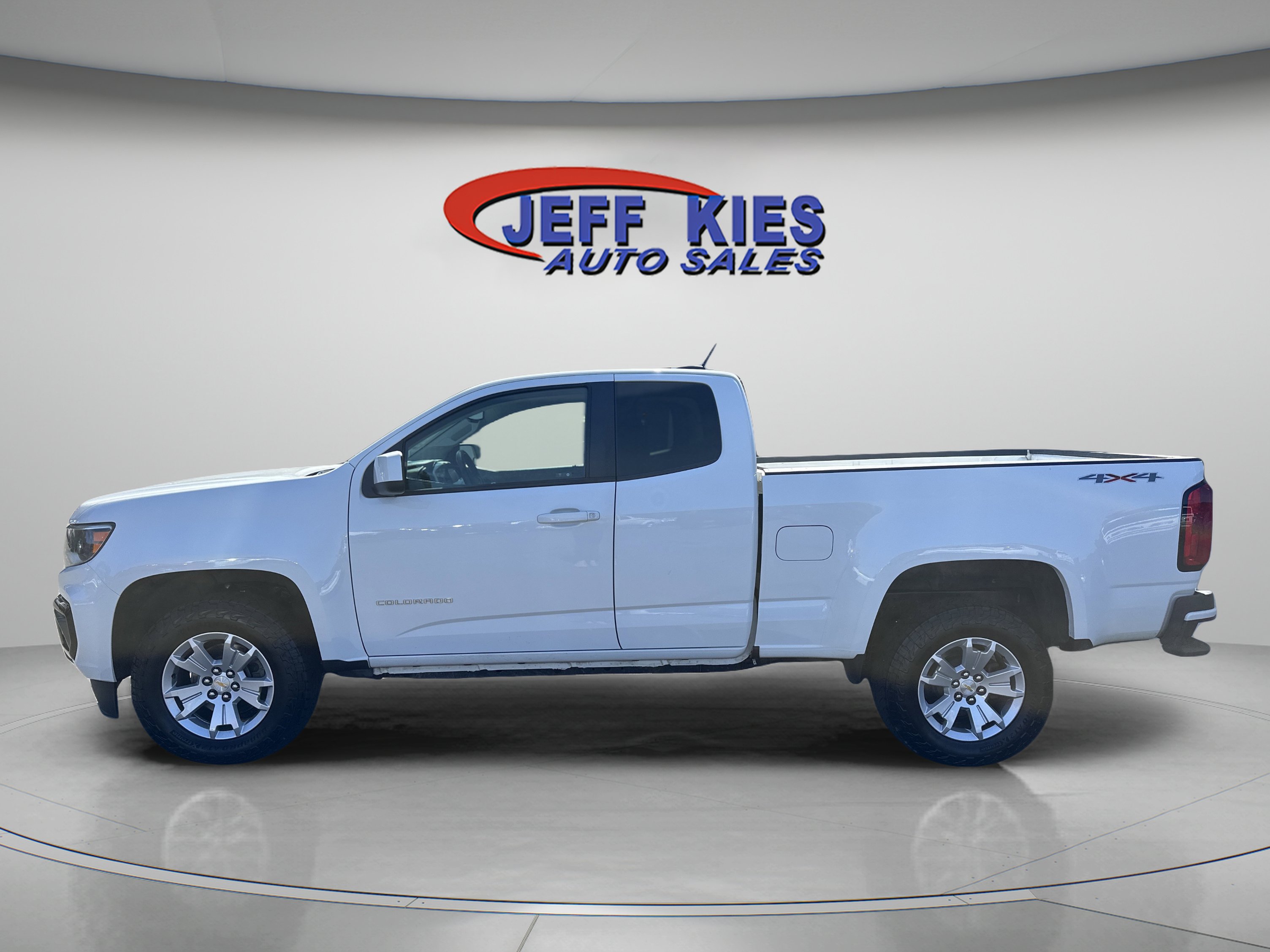 Used 2022 Chevrolet Colorado LT w/ Fleet Safety Package AWD/4WD image 4