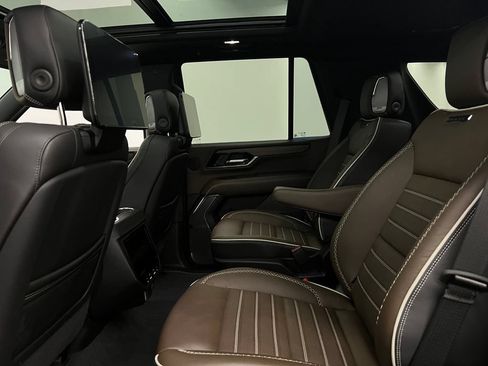 Used 2025 GMC Yukon Denali Ultimate AWD/4WD image 28