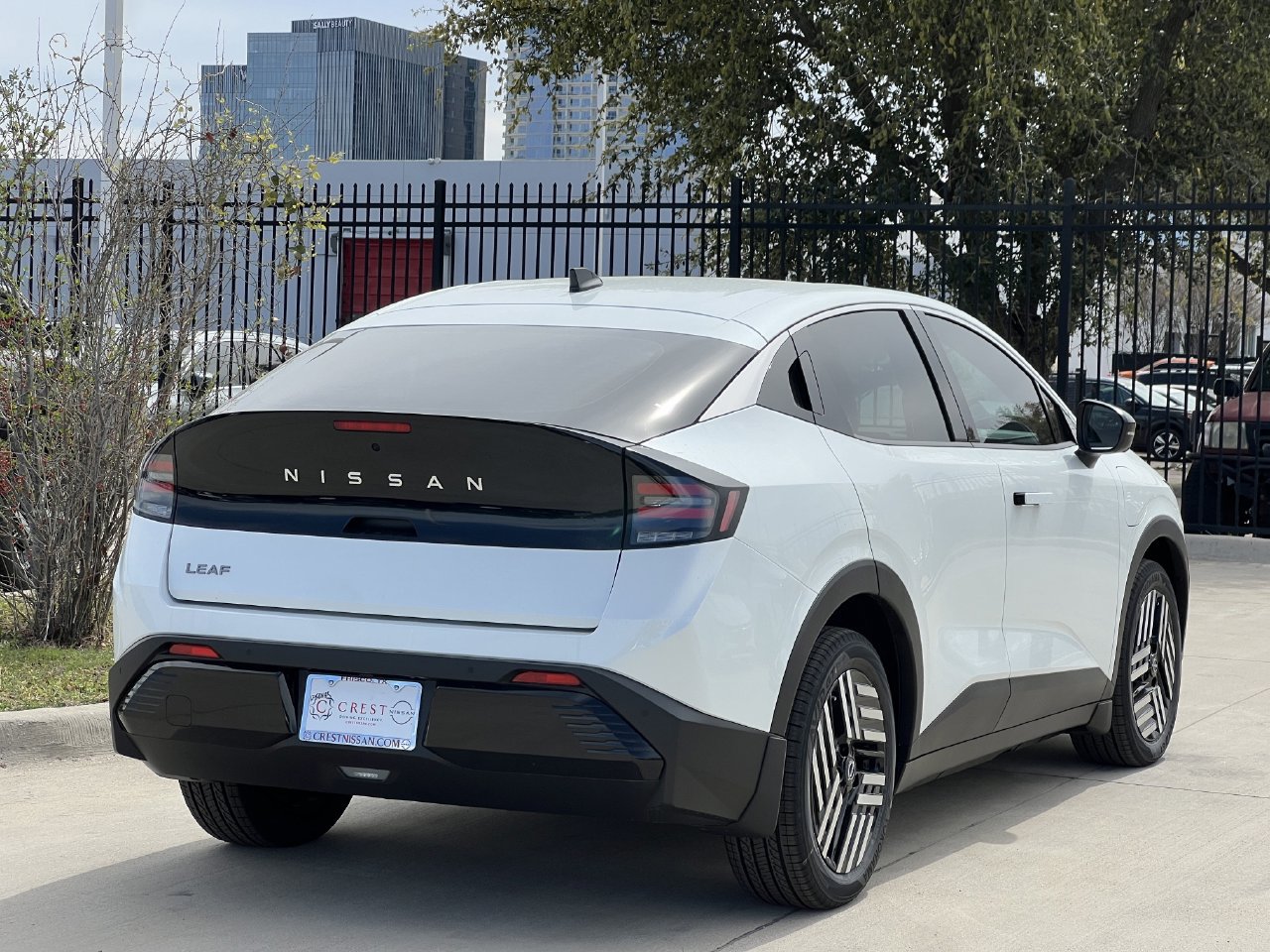 New 2026 Nissan Leaf Platinum+ w/ Floor Mat Package (SV+) FWD image 4