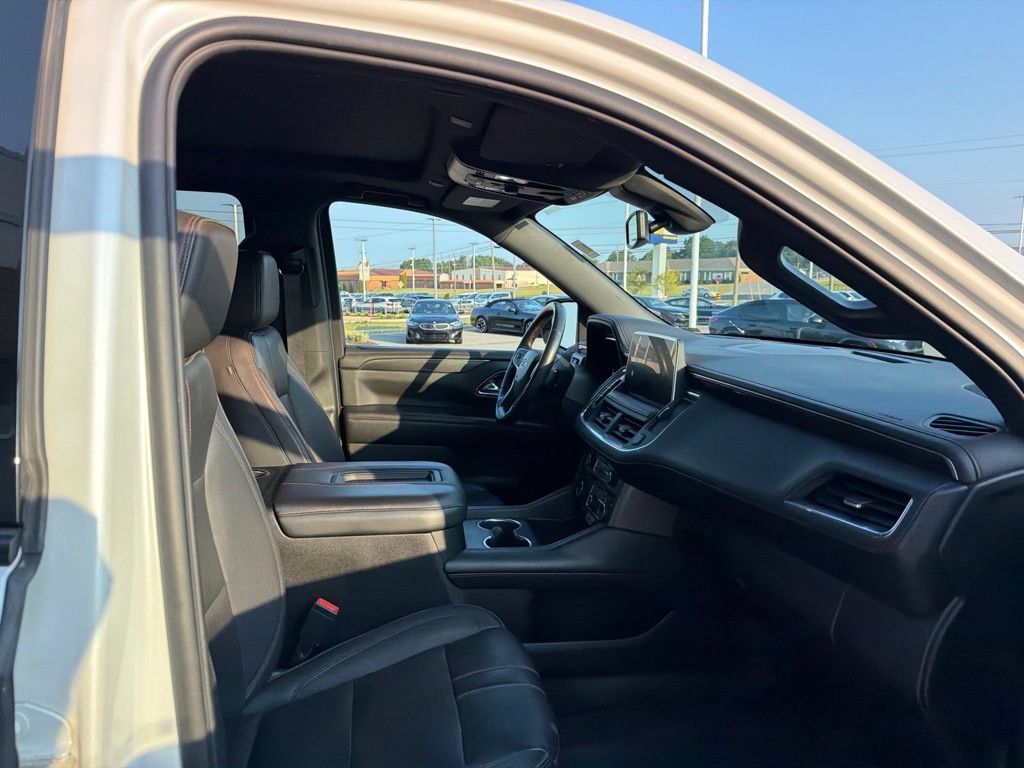 Used 2022 Chevrolet Suburban RST w/ Sport Performance Package AWD/4WD image 26
