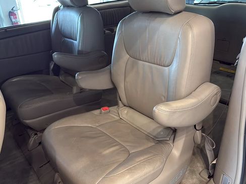 Used 2006 Toyota Sienna XLE Limited w/ XLE Limited Pkg 2 AWD/4WD image 38