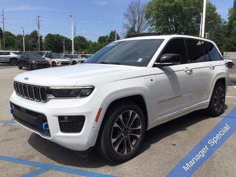 Used 2024 Jeep Grand Cherokee Overland w/ Luxury Tech Group IV AWD/4WD image 13