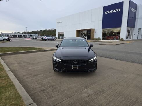 Used 2024 Volvo S60 B5 Plus image 2