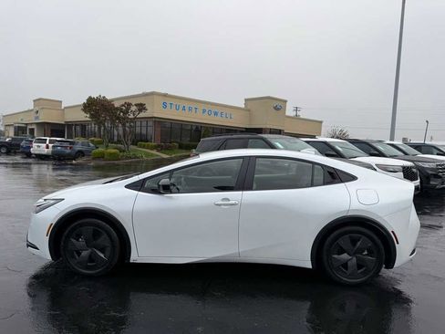 Used 2024 Toyota Prius LE image 24