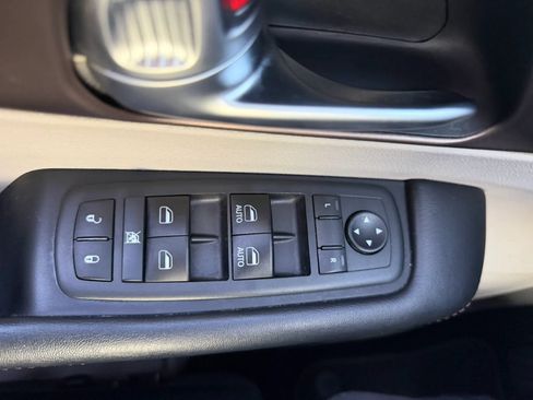 Used 2018 Chrysler Pacifica Touring-L w/ Advanced Safetytec Group FWD image 23