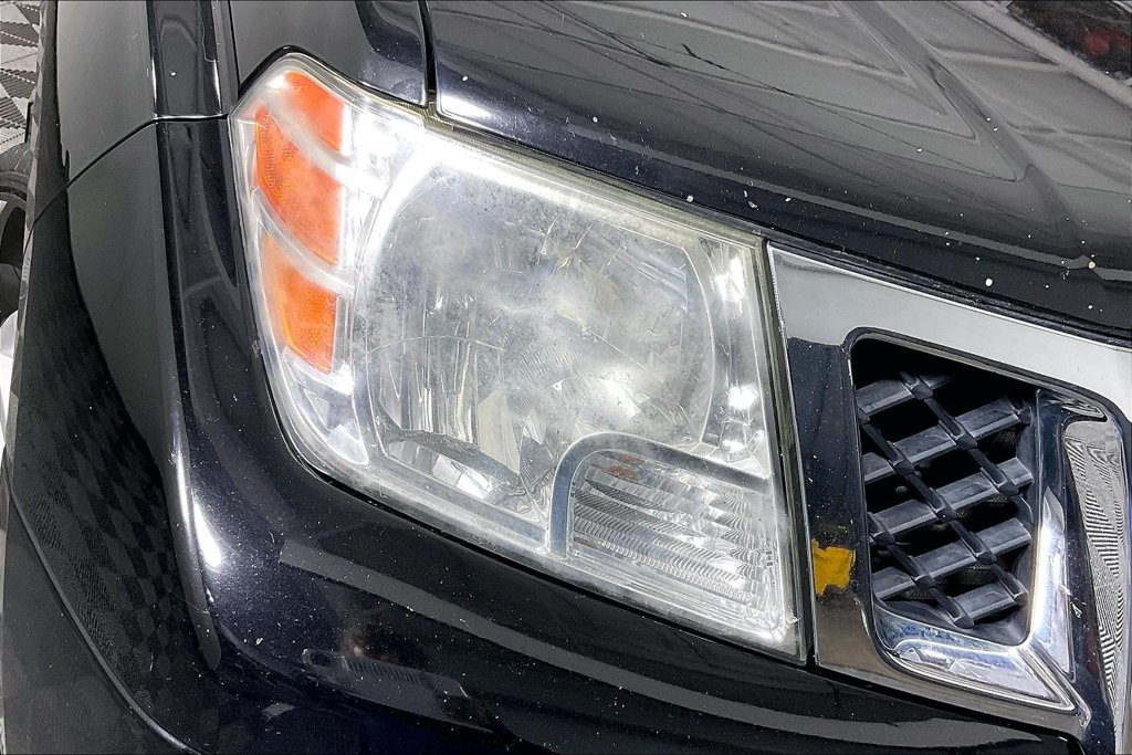 Used 2014 Nissan Frontier SV w/ SV Value Truck Package AWD/4WD image 38