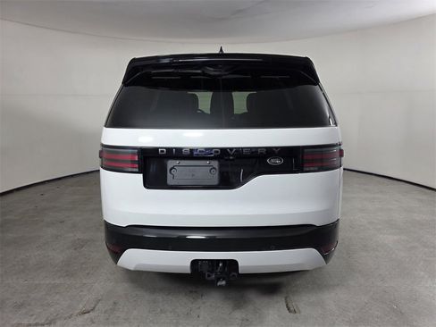 Used 2023 Land Rover Discovery S R-Dynamic image 5
