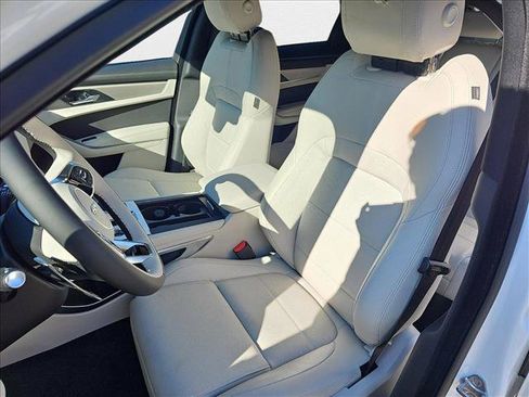 New 2025 Jaguar F-PACE R-Dynamic S image 15