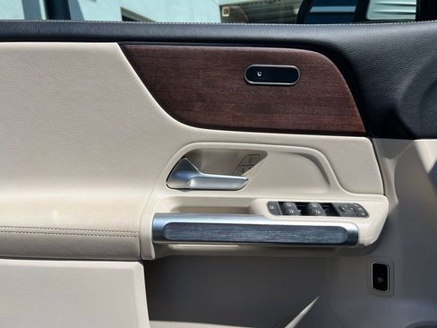 Certified 2022 Mercedes-Benz GLB 250 4MATIC image 11
