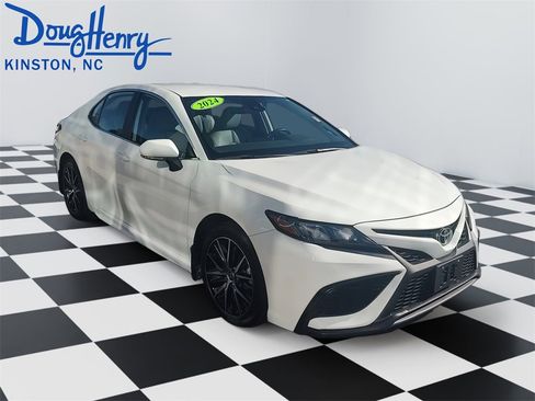 Used 2024 Toyota Camry SE image 7