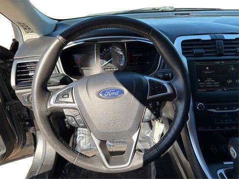 Used 2015 Ford Fusion SE image 17