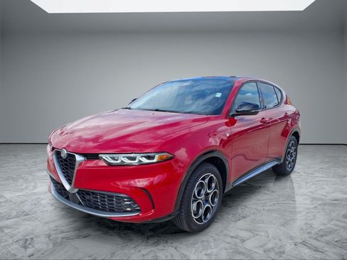 Used 2024 Alfa Romeo Tonale Ti w/ Premium Interior Package AWD/4WD image 3