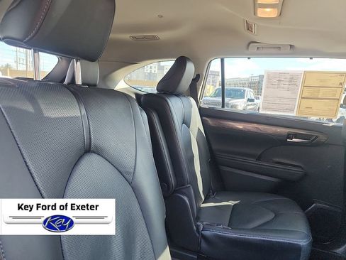 Used 2021 Toyota Highlander Limited AWD/4WD image 31
