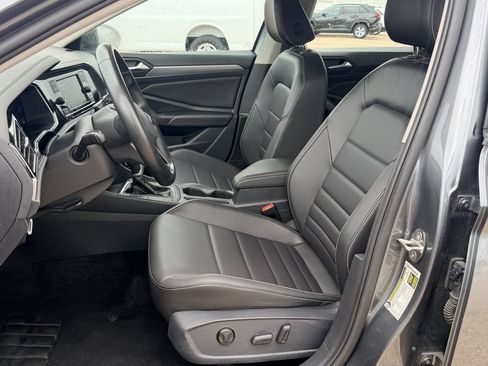 Used 2024 Volkswagen Jetta SE FWD image 25