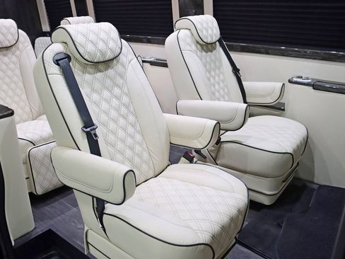 Used 2024 Mercedes-Benz Sprinter 3500 image 30