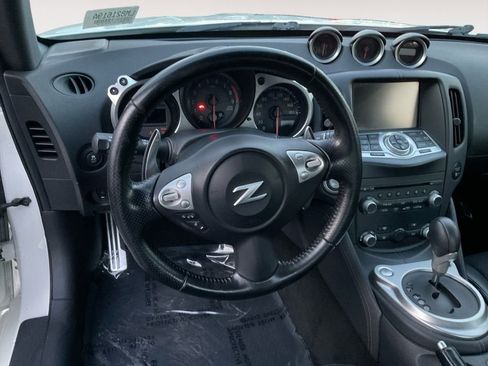 Used 2020 Nissan 370Z Touring Sport image 17