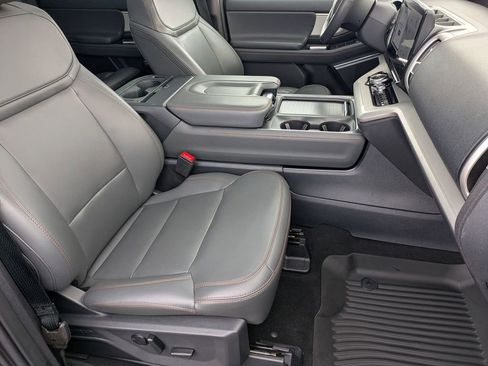 Used 2025 Ford Expedition Active image 22