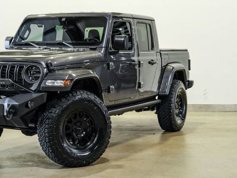 Used 2025 Jeep Gladiator Sport AWD/4WD image 25