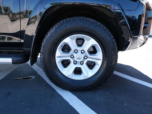 Used 2016 Toyota 4Runner SR5 Premium AWD/4WD image 19