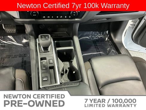 Used 2025 Nissan Pathfinder SL FWD image 13