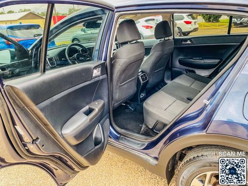 Used 2022 Kia Sportage LX image 11