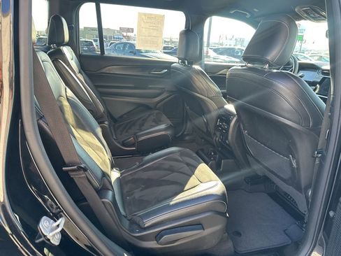 Used 2023 Jeep Grand Cherokee L Laredo image 27