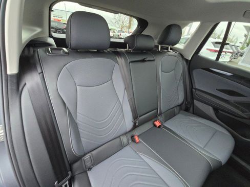 New 2026 Volkswagen Tiguan SE image 16