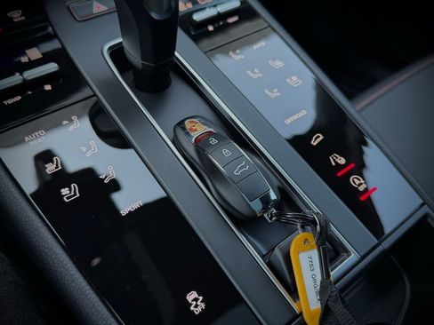 New 2025 Porsche Macan AWD/4WD image 30