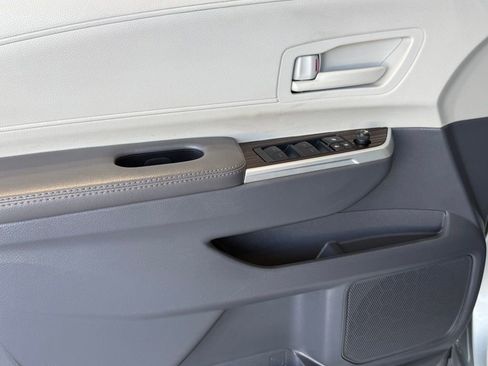 Used 2024 Toyota Sienna LE image 16