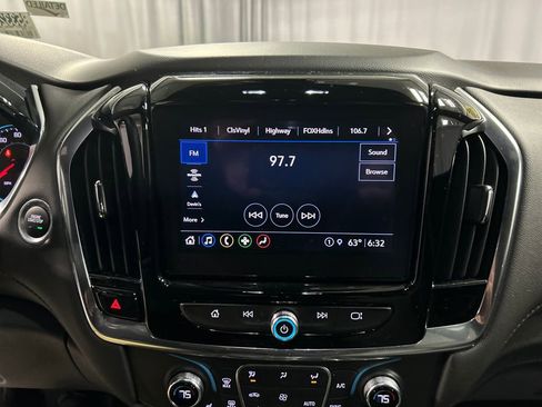 Used 2023 Chevrolet Traverse LT FWD image 17