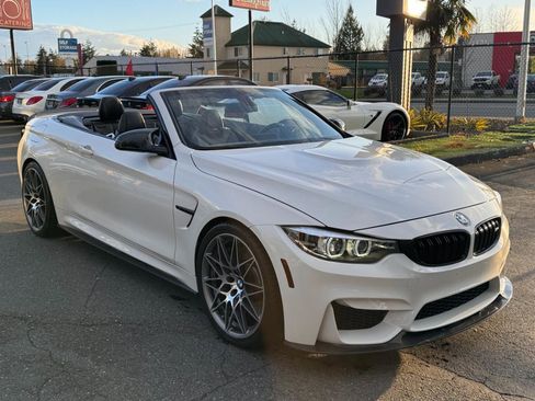 Used 2018 BMW M4 Convertible image 11