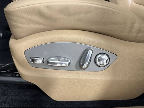 Certified 2024 Porsche Macan AWD/4WD image 40