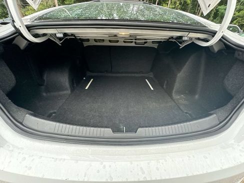 Used 2020 Chevrolet Malibu LT FWD image 28