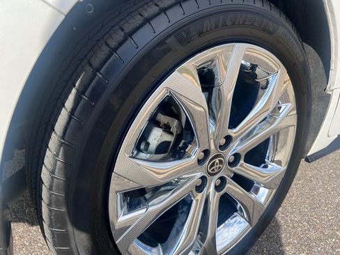 Used 2024 Toyota Sienna Platinum image 4