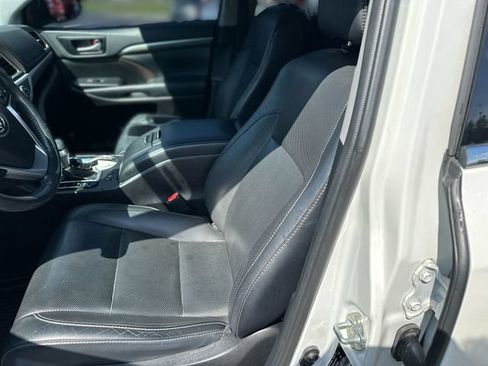 Used 2019 Toyota Highlander Limited Platinum AWD/4WD image 13