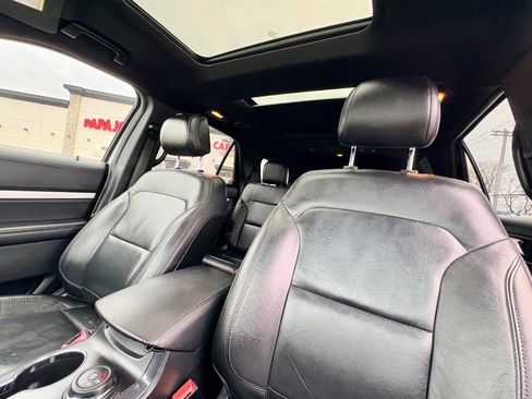 Used 2016 Ford Explorer XLT w/ Equipment Group 202A image 13