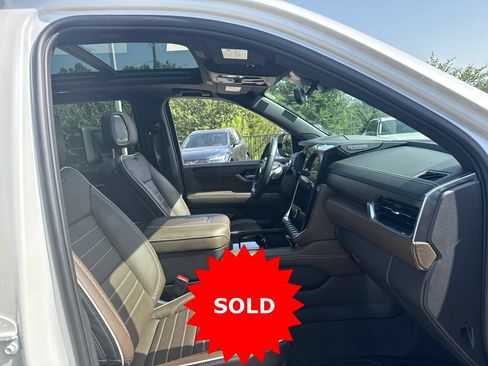 Used 2025 GMC Yukon XL Denali Ultimate AWD/4WD image 12