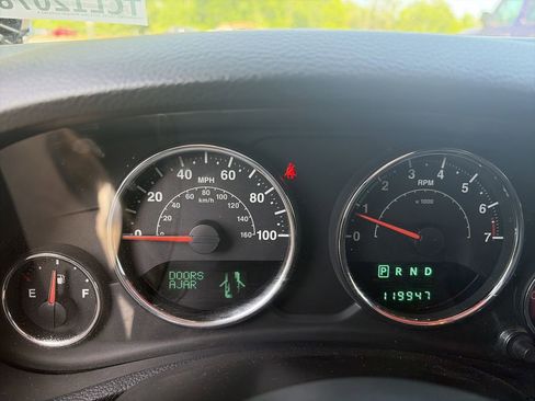 Used 2012 Jeep Wrangler Unlimited Rubicon w/ Connectivity Group AWD/4WD image 32