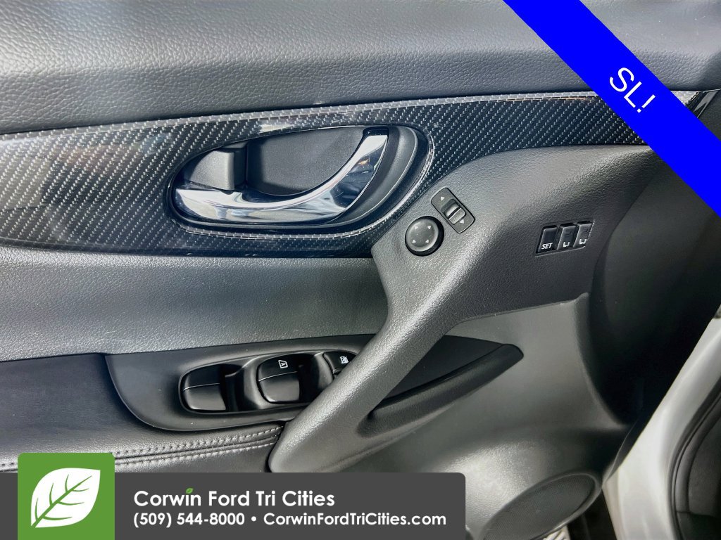 Used 2018 Nissan Rogue SL AWD/4WD image 30
