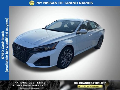 New 2026 Nissan Altima 2.5 SV w/ SV Premium Package AWD/4WD image 1
