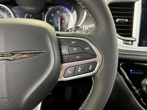 New 2026 Chrysler Pacifica Select image 38