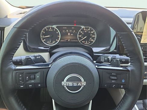 Used 2022 Nissan Pathfinder SL FWD image 24