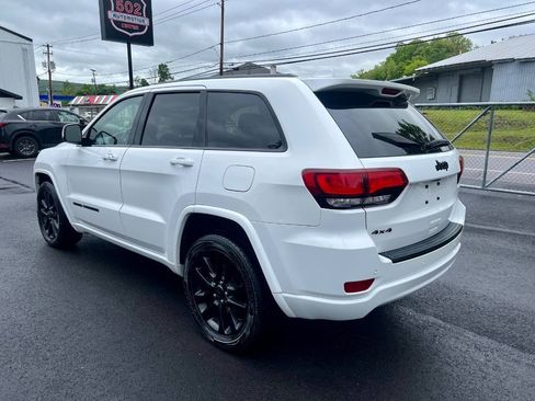 Used 2018 Jeep Grand Cherokee Altitude AWD/4WD image 4